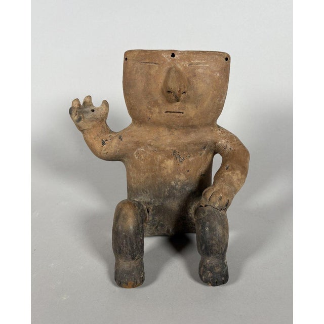 Quimbaya culture, Colombia, circa 500-1500 AD. Sculpture of a chieftain. For Sale