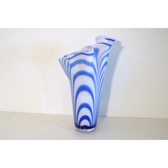 Mid-Century Modern Vinatge Murano Style L Swirl Ruffled Handkerchief Vase For Sale - Image 3 of 5