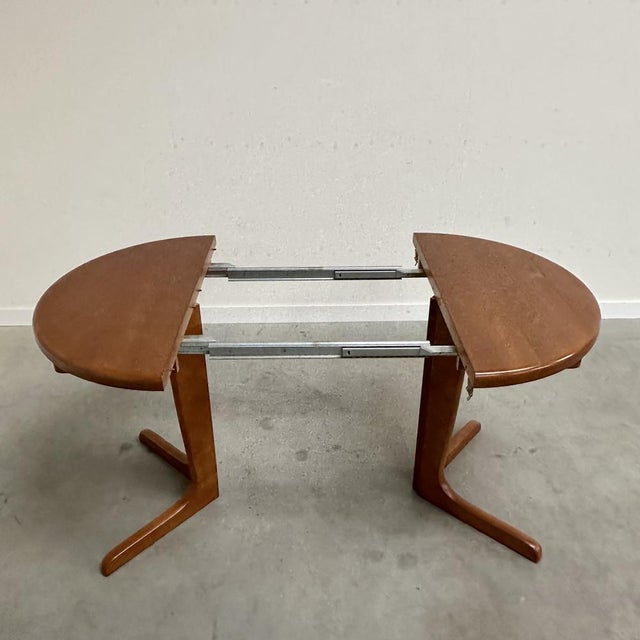 1960s Small Round Extandable Dining Table, 1960s For Sale - Image 5 of 14
