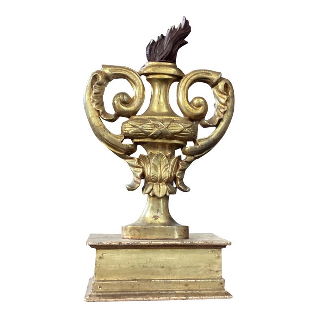 Early 20th Century Gilded Italian Wooden Volute Fire Urn (Pot À Feu) Fragment on Base For Sale