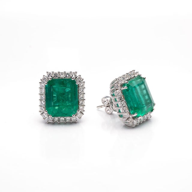 Natural Zambian Emerald Earring 11.06 Carats and 1.54 Cents in 14k Gold, A Pair For Sale - Image 9 of 18
