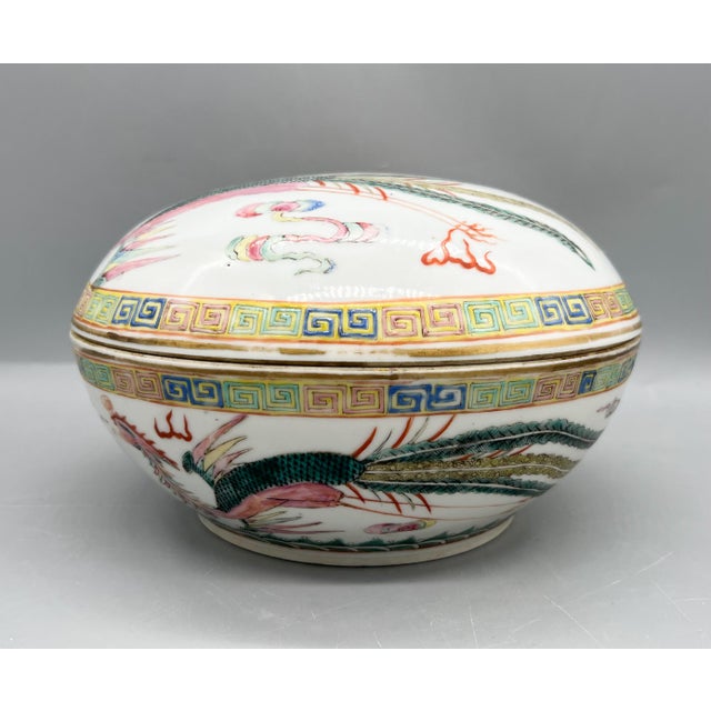 Antique Chinese Guangxu Period Famille Rose Dragon & Phoenix Porcelain Covered Box, 1875–1908 – Chinoiserie / Asian Traditional For Sale - Image 10 of 18