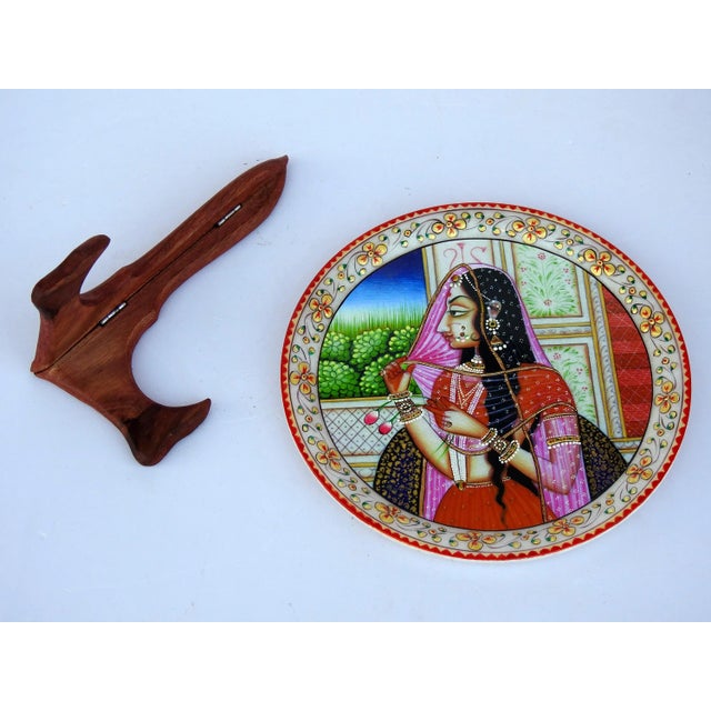 Marble Handicraft Plate Rajasthani Women Bani Thani Tribal Ethnic Hand Painted For Sale - Image 4 of 7