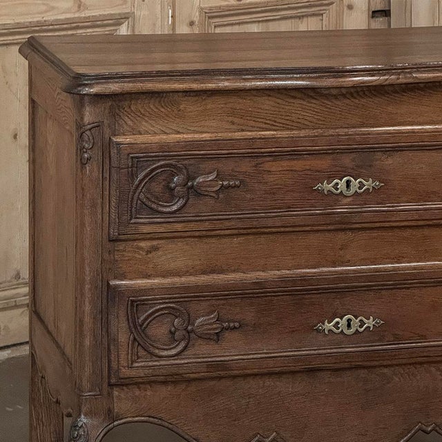 19th Century Louis XV Country French Oak Commode For Sale In Dallas - Image 6 of 18