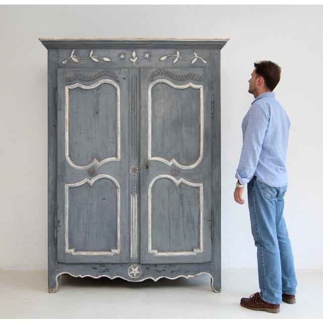 19th Century French Provincial Painted Pine Kitchen Cabinet For Sale - Image 3 of 18