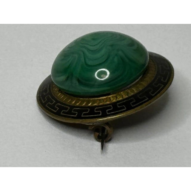 Mid 19th Century Beautiful Malachite & Greek Key Enamel Brooch, c.1865 – Neoclassical Revival For Sale - Image 5 of 16