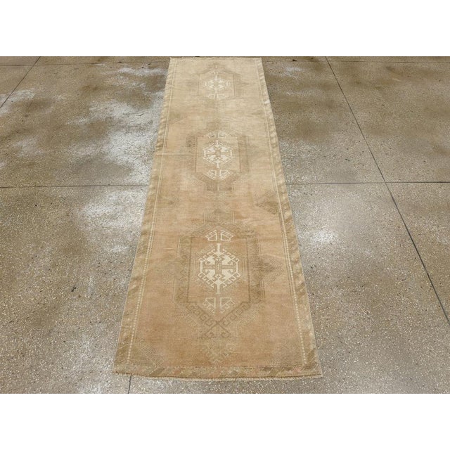 Galerie Shabab Collection Mid-20th Century Turkish Anatolian Runner For Sale - Image 4 of 10