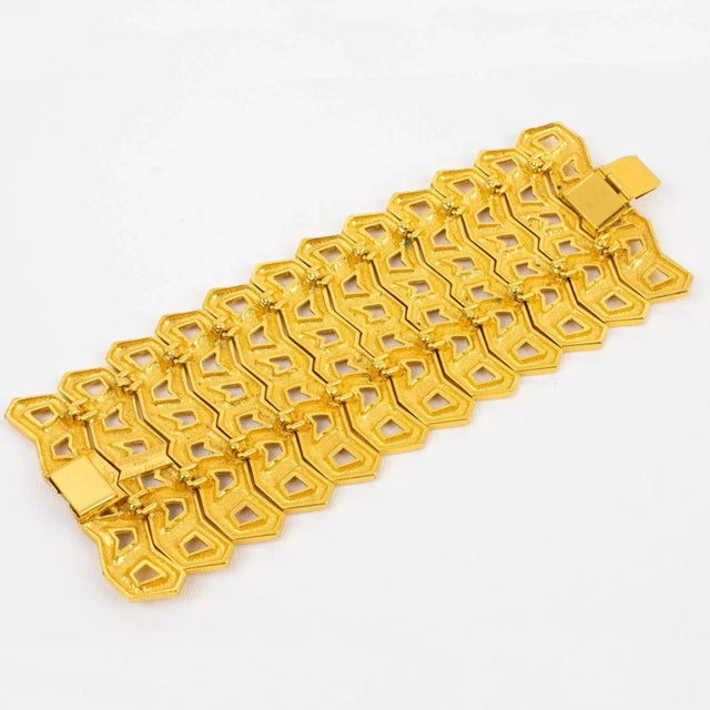 Claude Montana Modernist Gilt Metal Oversized Link Bracelet For Sale In Atlanta - Image 6 of 8