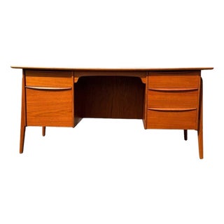 Svend Aage Madsen Executive Teak Desk | Sigurd Hansens Møbelfabrik | Made in Denmark | C. 1960s For Sale
