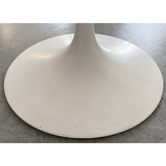 Eero Saarinen for Knoll Round Dining Table For Sale - Image 9 of 10