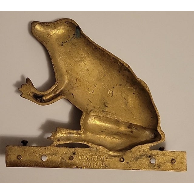 This quaint frog keyholder rack has four hooks that will keep keys, pet leashes, scarves and miscellaneous items easy to...