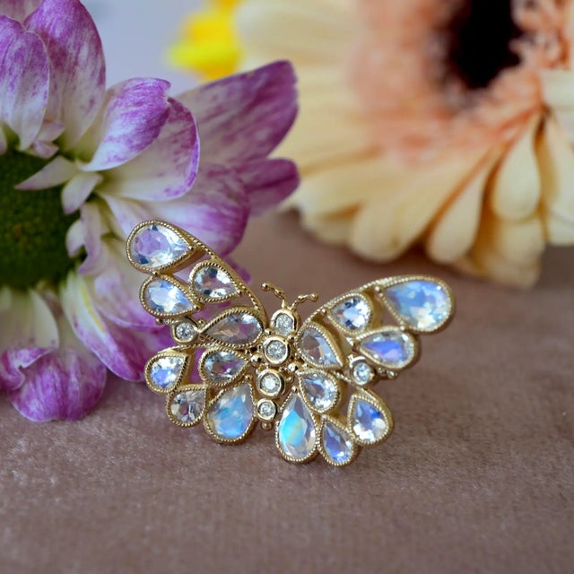 Contemporary Nina Zhou Butterfly Moonstone Diamond Cocktail Ring in 14k Yellow Gold, size 10 For Sale - Image 3 of 12