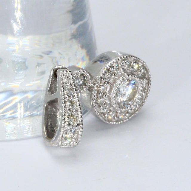 Contemporary 18k White Gold Pendant With Round White Diamond For Sale - Image 3 of 4