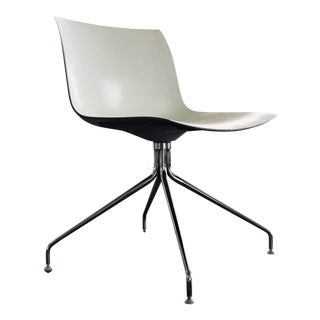 Modern White Italian Swivel Chair For Sale