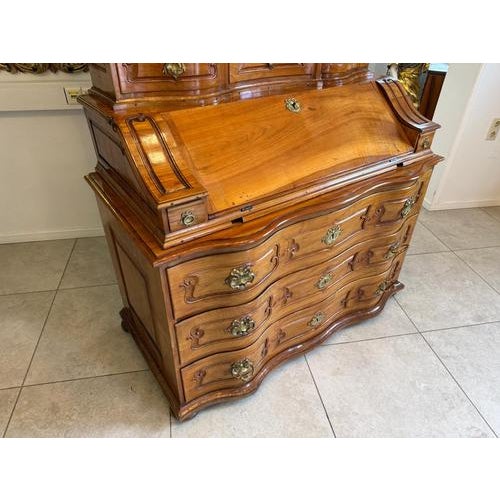 Display Cabinet in Pine For Sale - Image 18 of 18