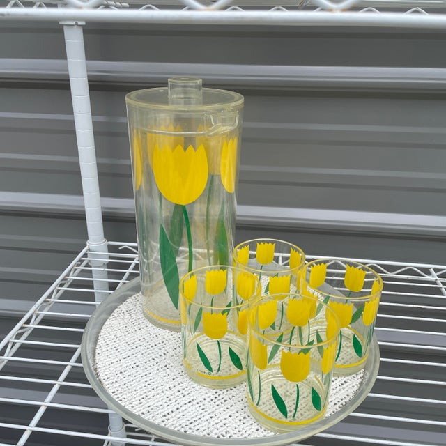 1970s Mid 20th Century Acrylic Yellow Tulips Beverage Service- 6 Pieces For Sale - Image 5 of 10