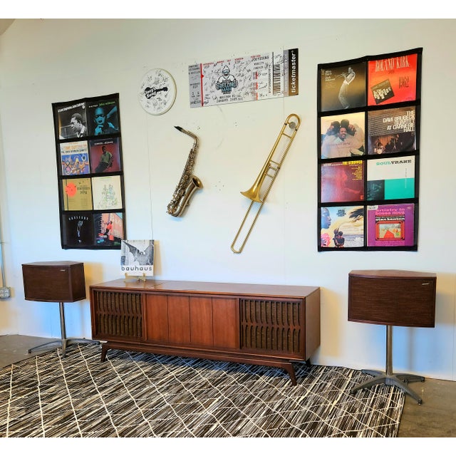 Mid-Century Modern 1967 Mid Century Modern Motorola Stereo Console For Sale - Image 3 of 8