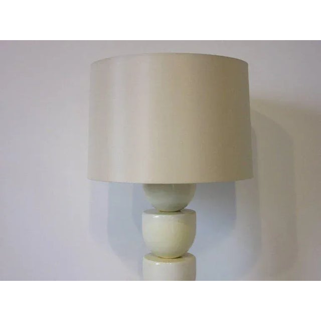 1980s 1970s Lacquered Wood and Brass Table Lamp For Sale - Image 5 of 7