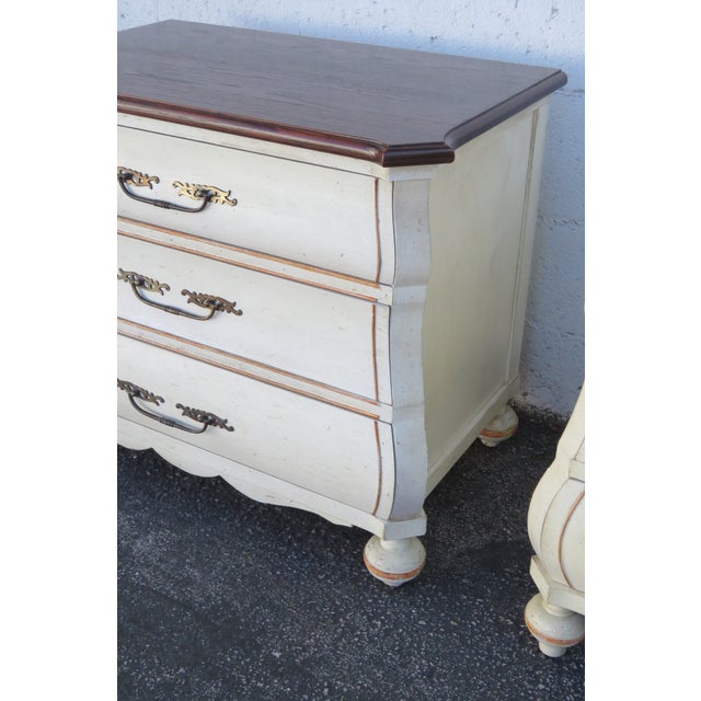 French Carved Large Bombay Painted 2 Tone Nightstands Bedside Tables a Pair 5822 For Sale In Miami - Image 6 of 12