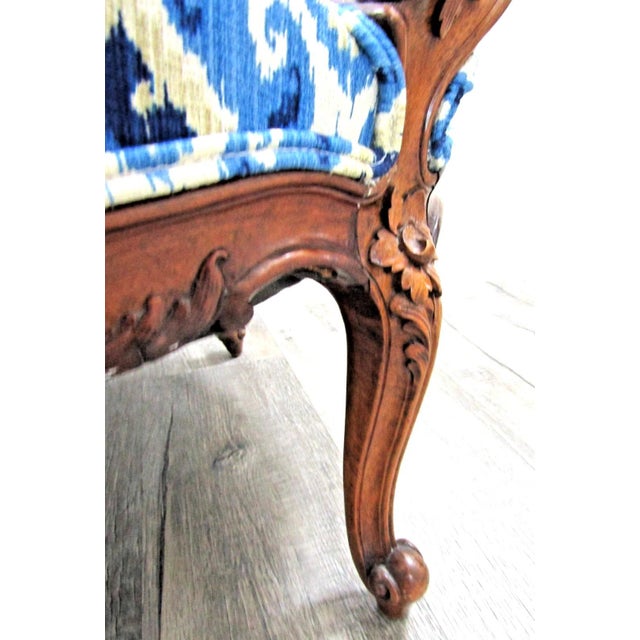 Antique French Louis XV Carved Walnut French Bergère Armchair Ikat 18th Century For Sale - Image 15 of 18