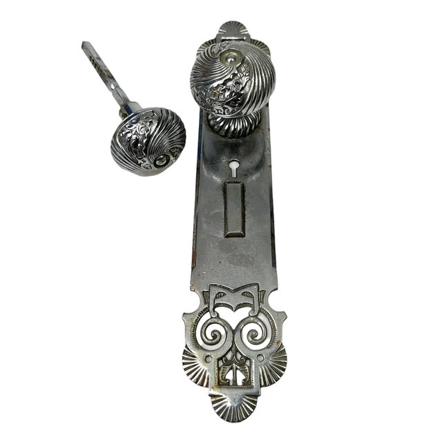 Late 19th Century 1890s American Ornamental Door Knobs With Door Plate For Sale - Image 5 of 11