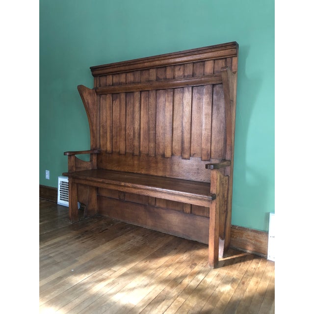 Art Nouveau Late 19th Century Quarter Sawn Oak Hall Settle by George Henry Walton (Attributed) For Sale - Image 3 of 7