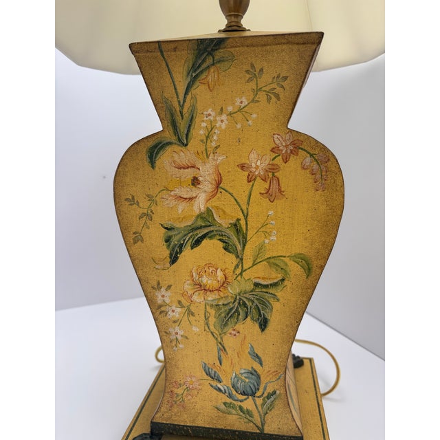 1980s 1980s Chinoiserie Bradburn Gallery Hand-Painted Faux Bois Metal Table Lamp With Original Labeled Shade For Sale - Image 5 of 12