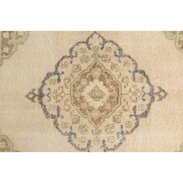 Textile 1950s Neutral Minimalist Area Rug For Sale - Image 7 of 9