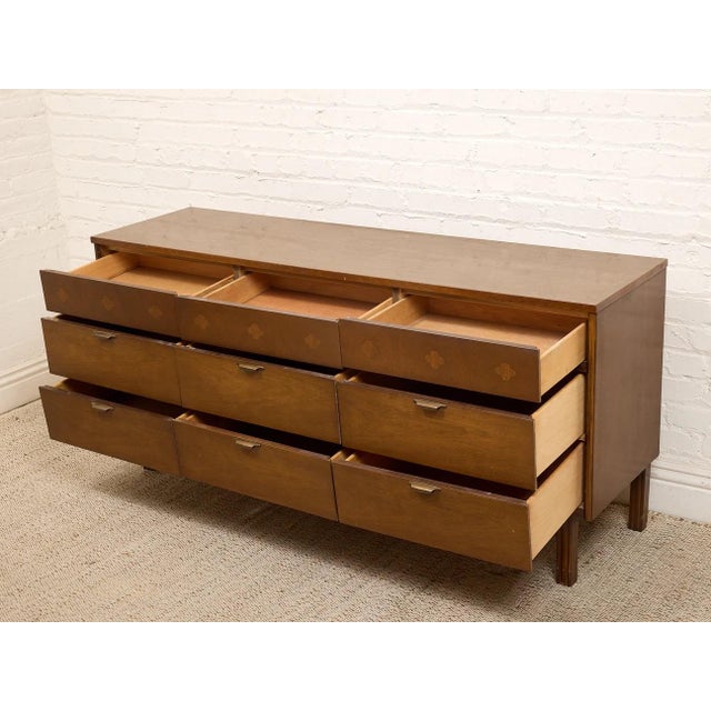 Burnt Umber Vintage Basset Mid-Century Modern Walnut Nine-Drawer Dresser With Inlay For Sale - Image 8 of 12