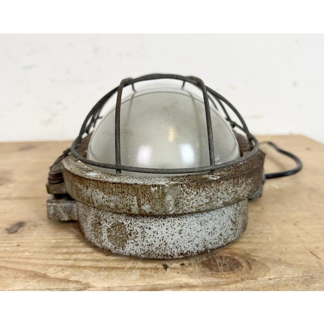 Industrial Grey Rusty Cast Iron Wall Light from Elektrosvit, 1960s For Sale - Image 6 of 16