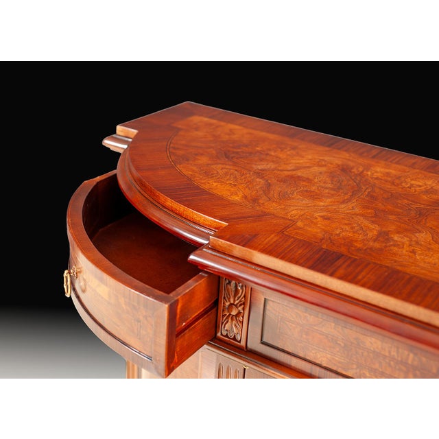 Italian Italian Walnut Burl Serpentine Sideboard With Curved Doors For Sale - Image 3 of 5