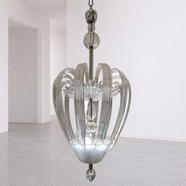 Elegant Murano glass chandelier attributed to Tomaso Buzzi for Venini, Italy, 1930s. The design is centered around a...