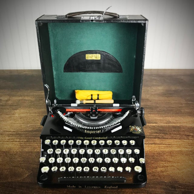 1930s Vintage Imperial 'Good Companion' Portable Typewriter Chairish
