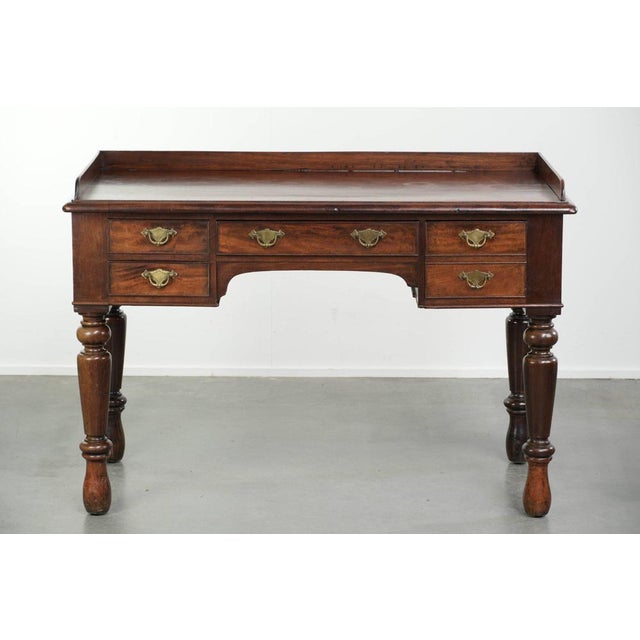 This elegant and practical antique English desk/writing table/side table is made of mahogany and dates from the mid-19th...