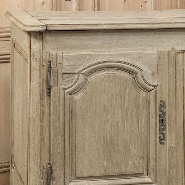 Mid 18th Century 18th Century Country French Louis XIV Buffet in Stripped White Oak For Sale - Image 5 of 18