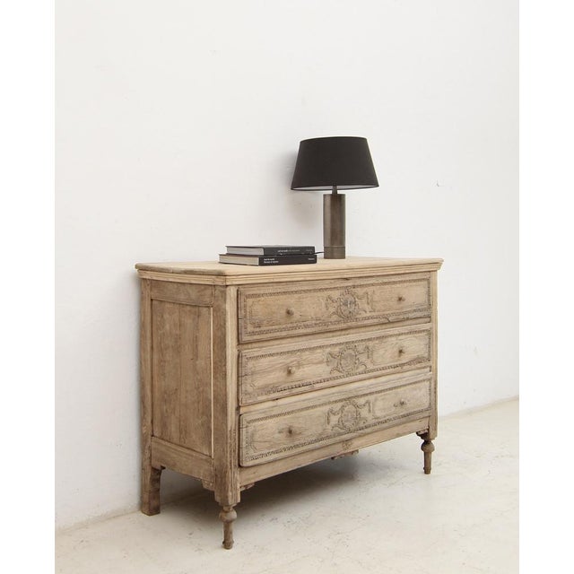 Louis XVI Chest of Drawers in Bleached Oak, Early 19th Century For Sale - Image 5 of 18