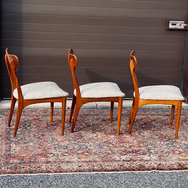 Mid-Century Modern Heritage Contemporary Collection Walnut Dining Side Chair For Sale - Image 9 of 12