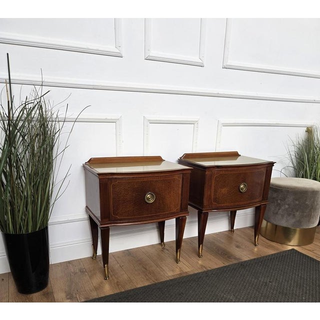 Mid-Century Italian Art Deco Style Nightstands in Walnut with Glass Tops, 1950s, Set of 2 For Sale - Image 6 of 11