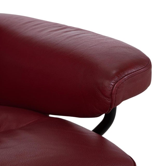 Set of Red Leather Atlantic Recliner and Footstool from Stressless For Sale - Image 5 of 17