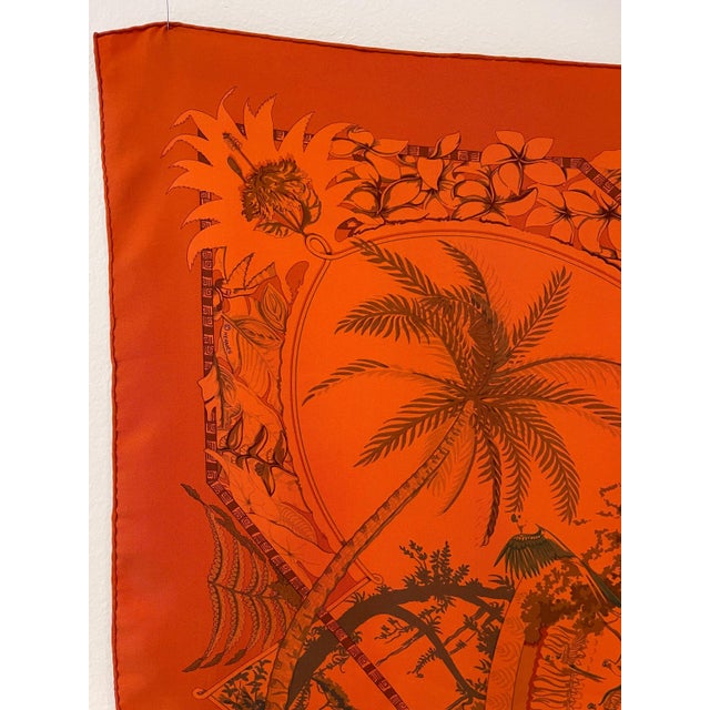 Textile Hermès Surteint Aloha Foulard En Soie 2000 Bourthounieux Laurence For Sale - Image 7 of 9