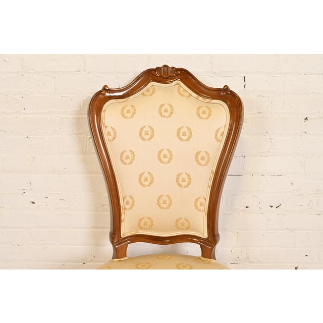 Karges French Provincial Louis XV Carved Walnut Dining Chairs, Set of Eight For Sale In South Bend - Image 6 of 11