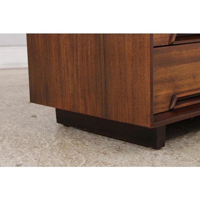 Drexel Perspective Mid Century Modern Walnut 4 Drawer Chest For Sale - Image 9 of 18