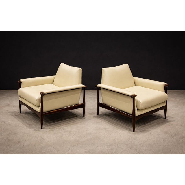Liceu de Artes e Ofícios Pair of Brazilian Modern Armchairs in Rosewood and Leather, Liceu De Artes E Ofícios, 1960s For Sale - Image 4 of 13
