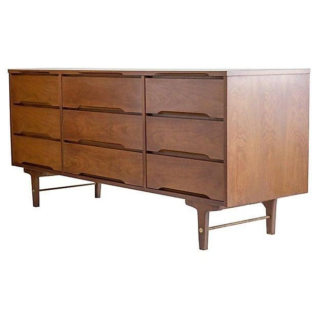 Mid Century Modern Stanley Sculpted Walnut 9 Drawer MCM Credenza