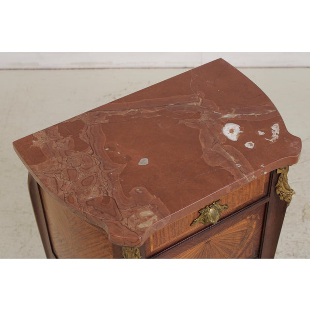 French Louis XV Marble Top Bronze Mounted Nightstand For Sale - Image 10 of 17
