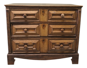 Antique Chest of Drawers in Oak, 1600s