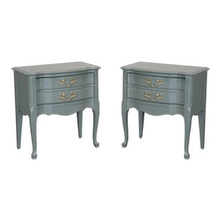 Vintage Pair of French Provincial Green Nightstands For Sale