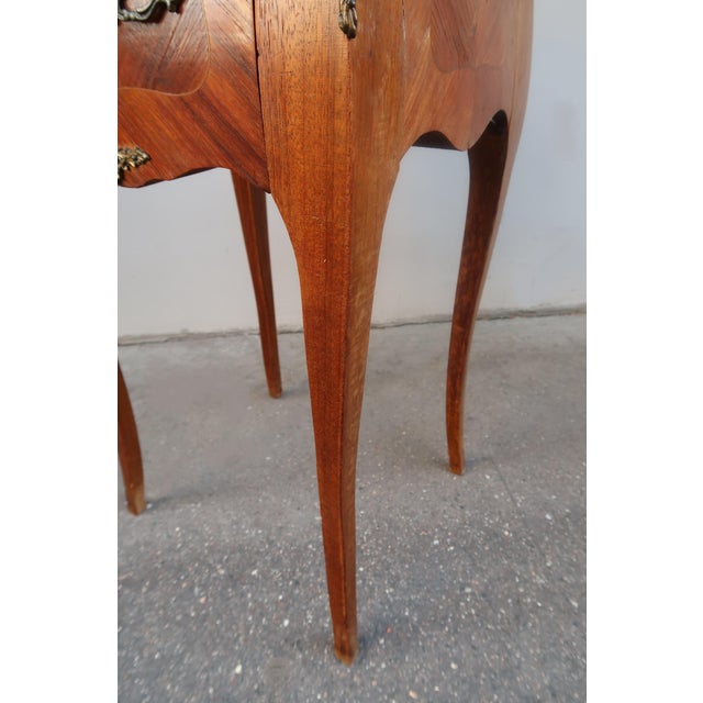 1920s Pair of French Louis XV Style Rosewood Side Tables Nightstands For Sale - Image 13 of 14