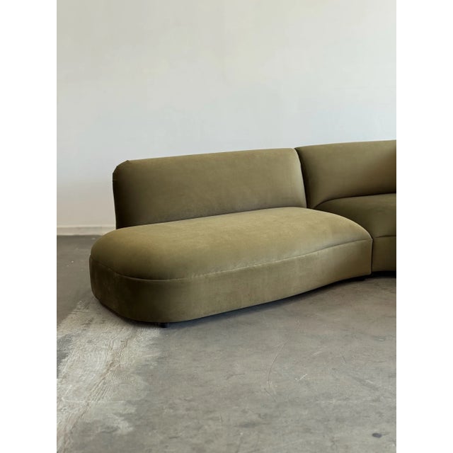 W103 D35 Chaise D84 H30 SD27-37 SH16 Handcrafted corner sofa upholstered in scratch resistant velvet. This seat is...