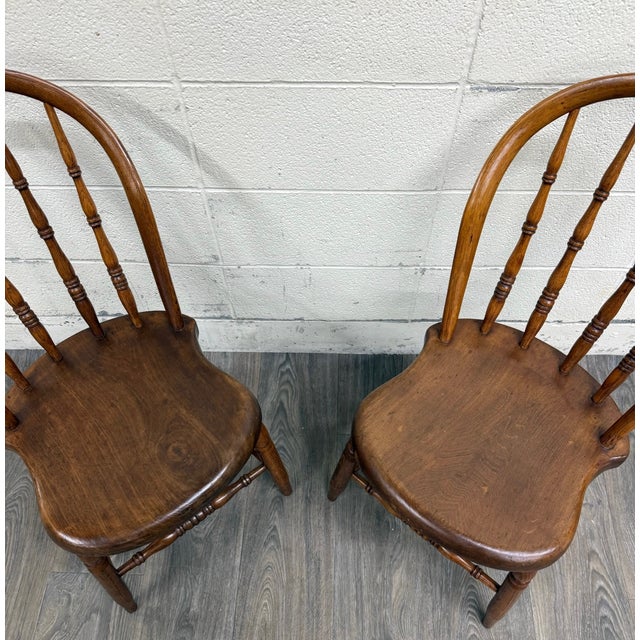 Farmhouse Antique Rustic Farmhouse Windsor Hoop Back Bow Back Spindle Dining Chairs - Pair For Sale - Image 3 of 10
